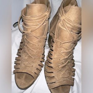 TWO PAIRS OF TAN HEELS 🤎🤎
